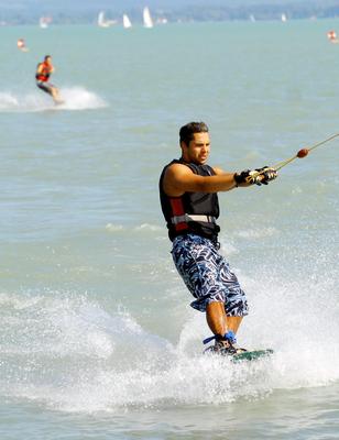 Lassan indul az idei szezon a Balatonon-stock-foto