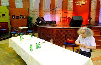 Faludy erotikus versei már CD-n is-stock-foto