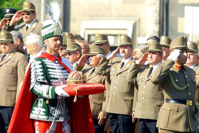 Ünnepi katonai tiszteletadás a Kossuth téren-stock-foto