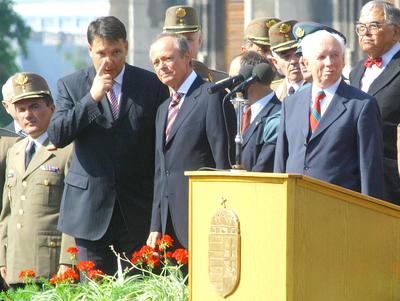 Ünnepi katonai tiszteletadás a Kossuth téren-stock-foto