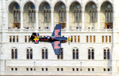 Légibemutató a Duna felett-stock-foto