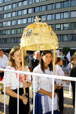 Budapest, 2004.08.20.
Ünnepi szentmise és Szent Jobb Körmenet a Szent István-bazilikánál.-stock-photo
