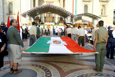 Budapest, 2004.08.20.
Ünnepi szentmise és Szent Jobb Körmenet a Szent István-bazilikánál.-stock-photo