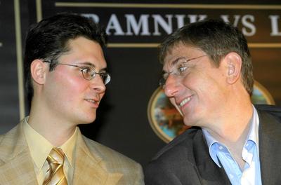 Sajtótájékoztató a Kramnyik-Lékó sakkvilágbajnoki döntöről-stock-foto