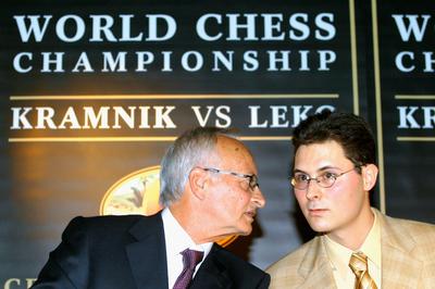 Sajtótájékoztató a Kramnyik-Lékó sakkvilágbajnoki döntöről-stock-foto