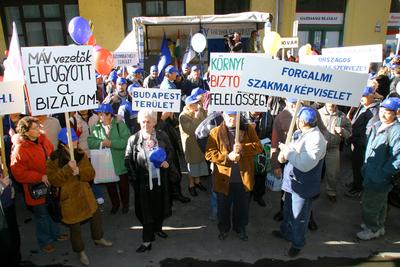 Munkahelyükért demonstráltak a vasutasok-stock-foto