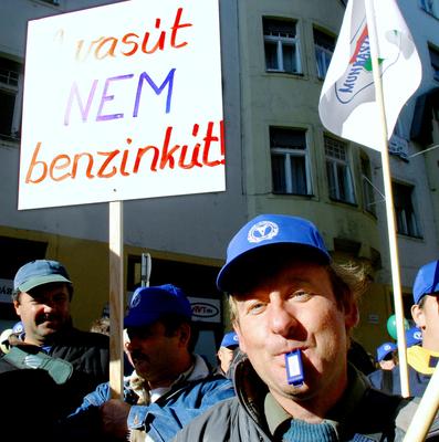 Munkahelyükért demonstráltak a vasutasok-stock-foto