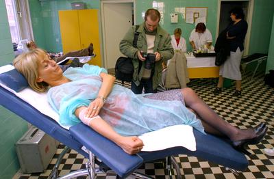 Dávid Ibolya is vérét adta-stock-foto