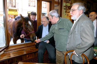 Bemutatták Farkasházi Tivadar Ír úr című könyvét-stock-foto