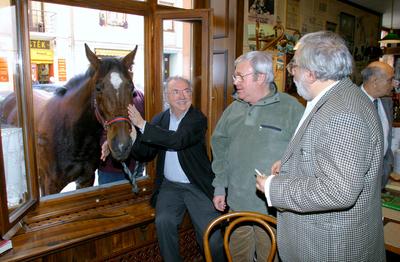 Bemutatták Farkasházi Tivadar Ír úr című könyvét-stock-foto