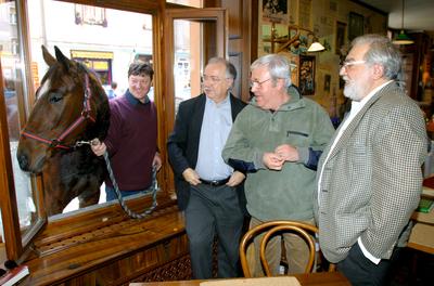 Bemutatták Farkasházi Tivadar Ír úr című könyvét-stock-foto