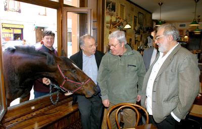 Bemutatták Farkasházi Tivadar Ír úr című könyvét-stock-foto