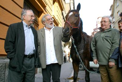 Bemutatták Farkasházi Tivadar Ír úr című könyvét-stock-foto