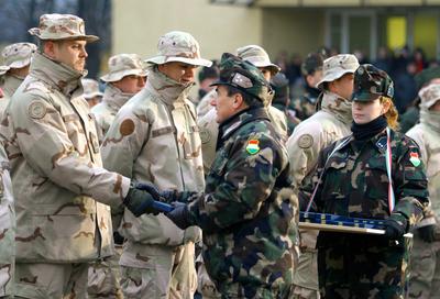 Hazaérkeztek az irakban szolgáló katonák-stock-foto