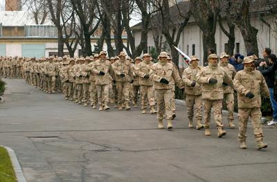 Hazaérkeztek az irakban szolgáló katonák-stock-foto
