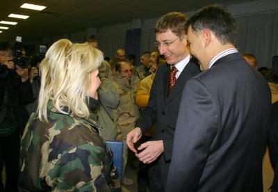 Hazaérkeztek az irakban szolgáló katonák-stock-foto