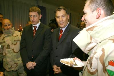 Hazaérkeztek az irakban szolgáló katonák-stock-foto