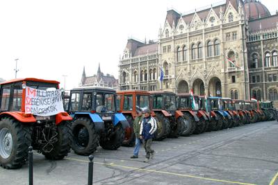 A Kossuth téren demonstrálnak a gazdák-stock-foto