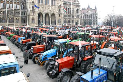 A Kossuth téren demonstrálnak a gazdák-stock-foto