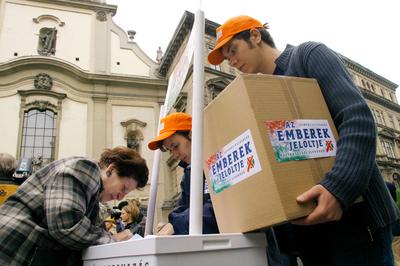 Szimpátiaszavazás a köztársasági elnök személyéről a Fidesz szervezésében-stock-photo