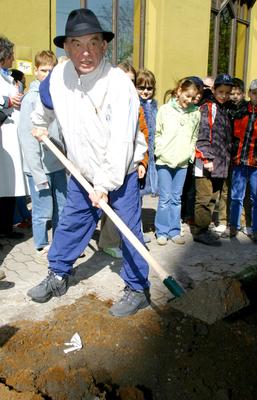 Faültetés a Föld Napja alkalmából-stock-foto