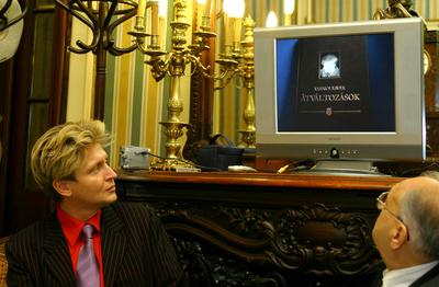 Varnus Xavér a Művész kávéházban mutatta be új könyvét-stock-foto