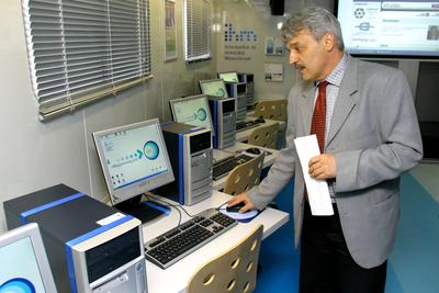 Indul az eMagyarország Roadshow-stock-foto