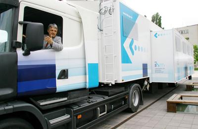 Indul az eMagyarország Roadshow-stock-foto