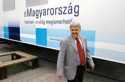 Indul az eMagyarország Roadshow-stock-foto