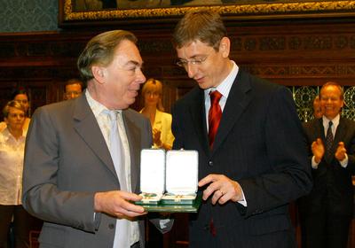 Gyurcsány Ferenc kitüntette Andrew Lloyd Webbert-stock-foto