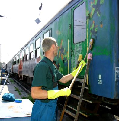 225 milliós kárt okoznak a graffitik a MÁV-nak-stock-foto