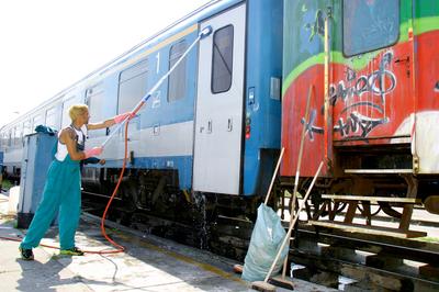 225 milliós kárt okoznak a graffitik a MÁV-nak-stock-foto