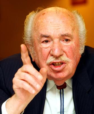 Megjelent Szilágyi György Dzsingisz Kohn Córeszban című könyve-stock-foto