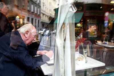 Megjelent Szilágyi György Dzsingisz Kohn Córeszban című könyve-stock-foto