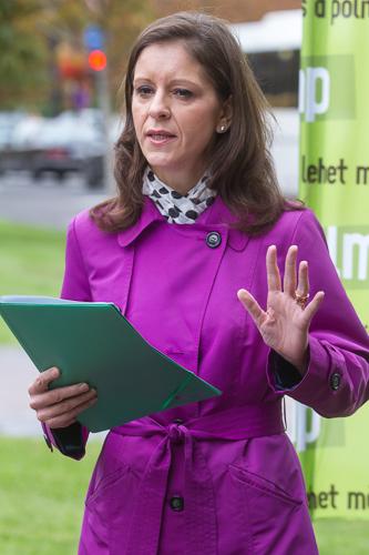 Szél Bernadett sajtótájékoztatót tart Hatvanban-stock-foto