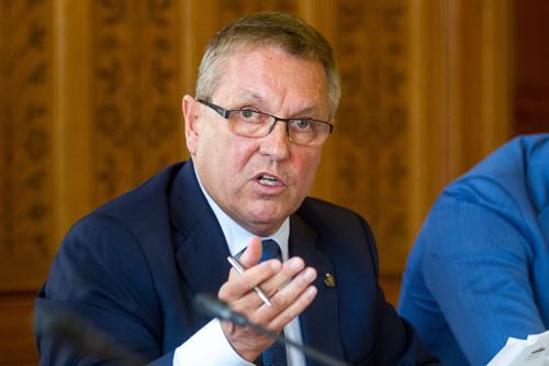 Matolcsy György beszámolója az MNB gazdálkodásáról-stock-foto