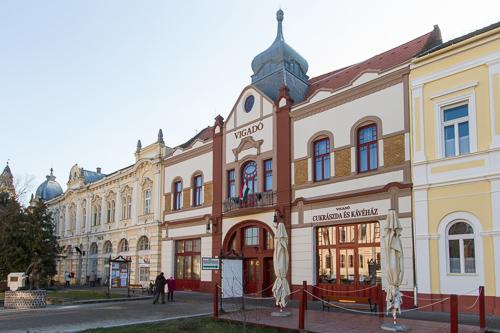 A felújított Vigadó épülete Kisújszálláson-stock-foto