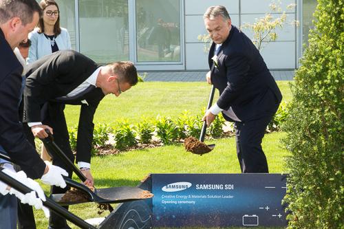 A Samsung SDI elektromos jármű akkumulátor gyárának megnyitó ünnepsége-stock-foto