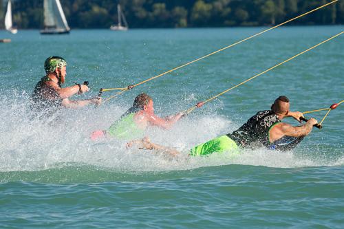 Vizisízés, wakeboardozás a Balatonban-stock-foto