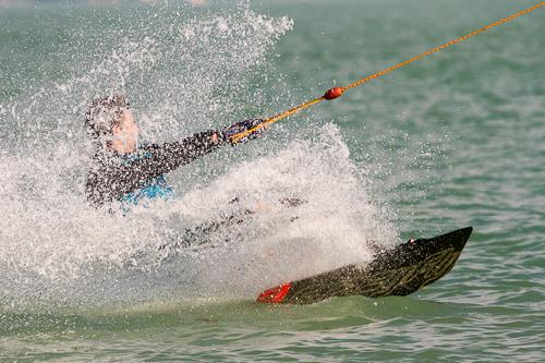 Vizisízés, wakeboardozás a Balatonban-stock-foto
