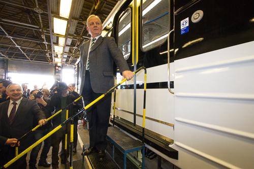 Tarlós István polgármester átadta a felújított orosz metrószerelvényeket-stock-foto