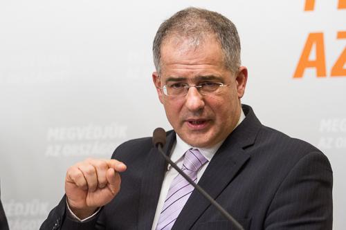 Kósa Lajos sajtótájékoztatót tart-stock-foto