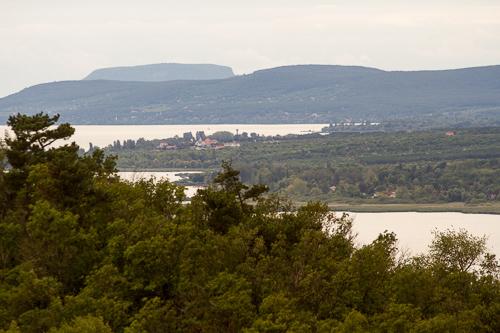 A Tihanyi-félsziget és a Balaton látványa-stock-foto