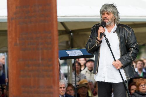 Földes László (Hobo) József Attila estje a költő sírjánál-stock-foto