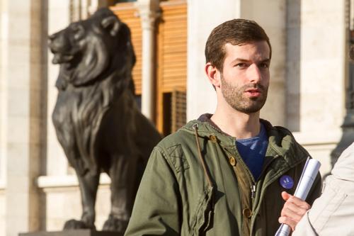 A Momentum bejelentette, hogy csatlakozik a korrupcióellenes aláírásgyűjtéshez-stock-foto