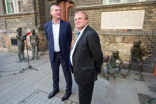 Botka László és Hiller István sajtótájékoztatója-stock-foto