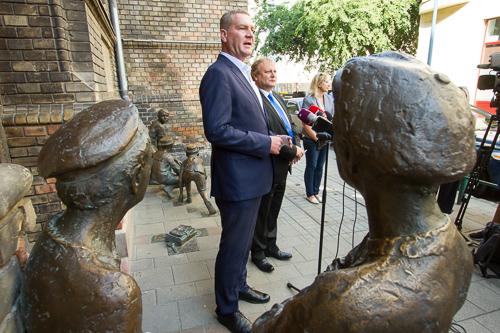 Botka László és Hiller István sajtótájékoztatója-stock-foto
