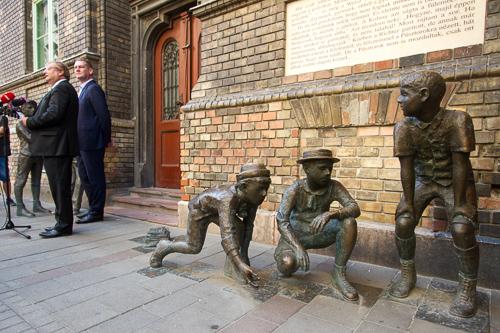 Botka László és Hiller István sajtótájékoztatója-stock-foto