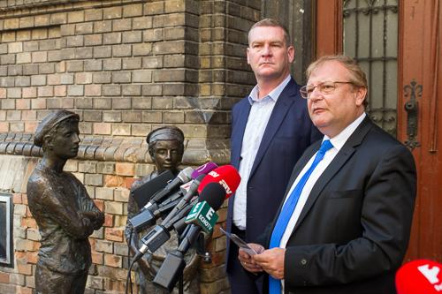 Botka László és Hiller István sajtótájékoztatója-stock-foto