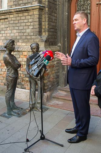 Botka László és Hiller István sajtótájékoztatója-stock-foto